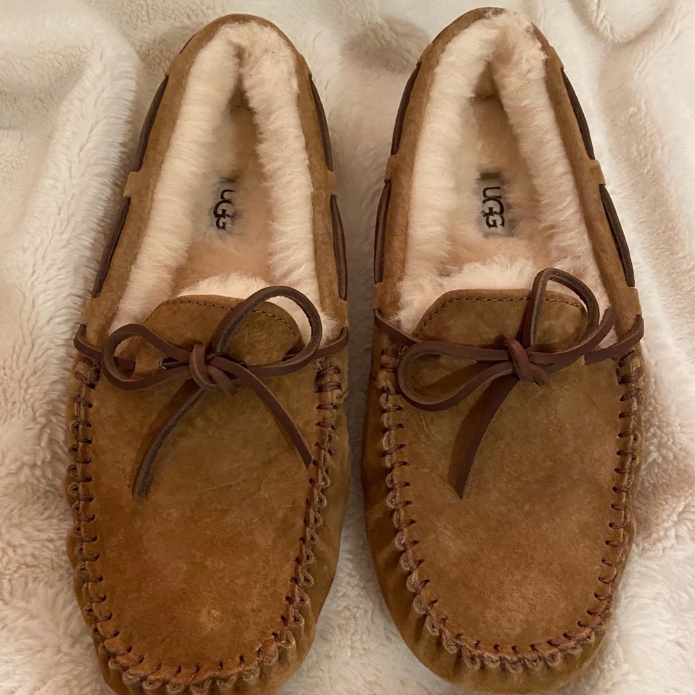 Brand new UGG Dakota women’s size 5 - no box